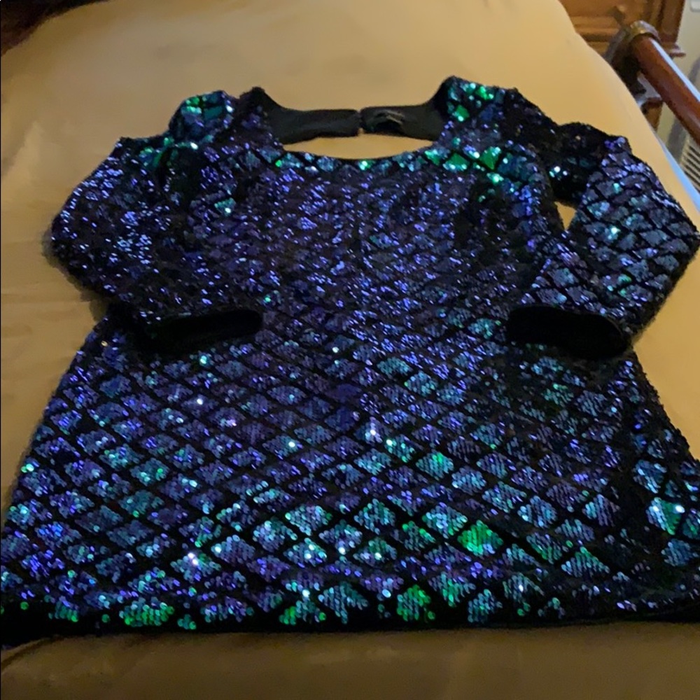 Cute sparkly party dress ! 🎉